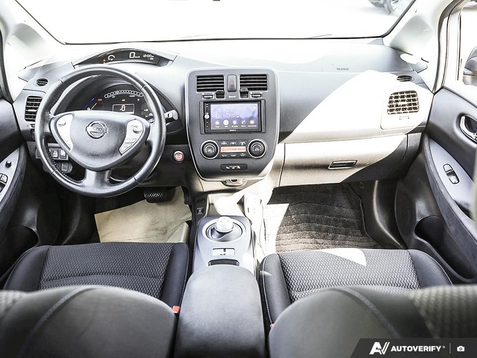 2015 Nissan LEAF S-17