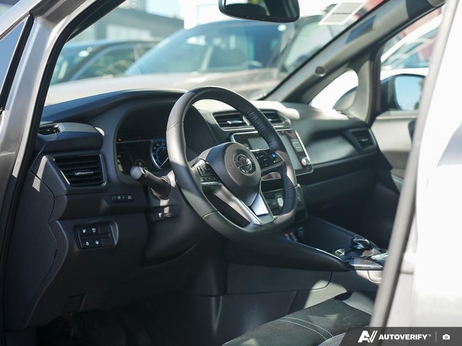 2021 Nissan LEAF SV // FULLY ELECTRIC!-5