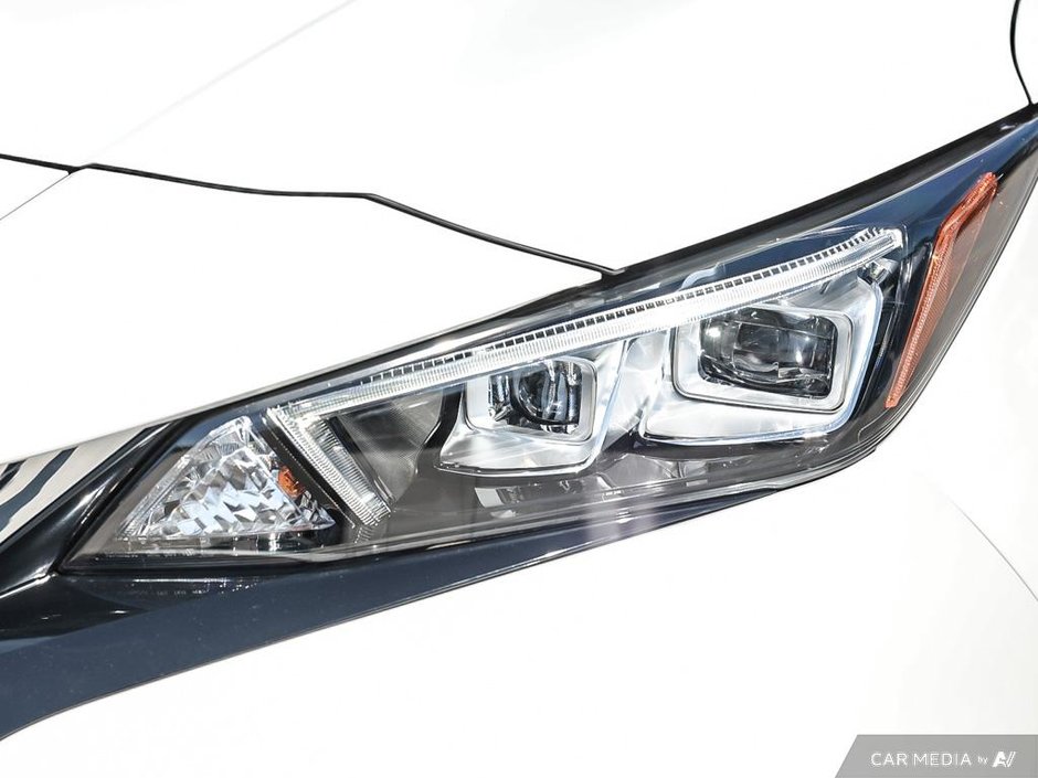 2022 Nissan Leaf SV TRIM-23