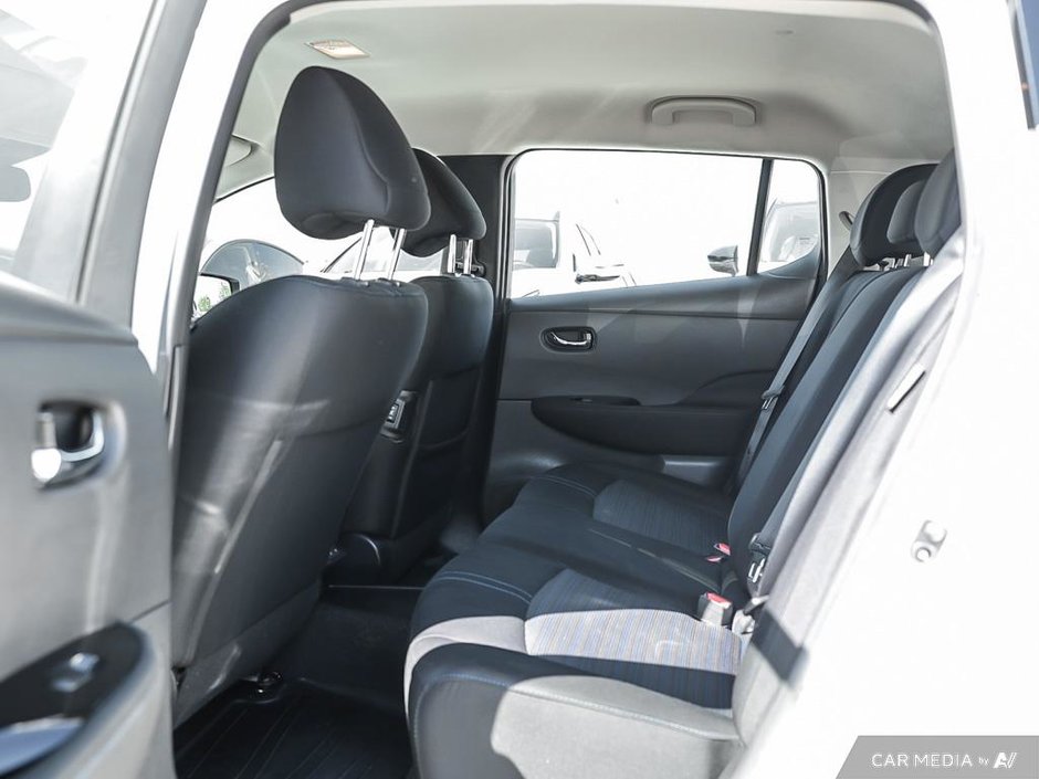 2022 Nissan Leaf SV TRIM-16