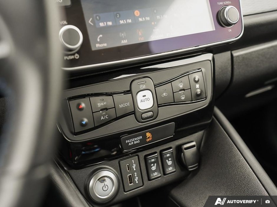 2024 Nissan LEAF SV // LOW KMS // CERTIFIED-12
