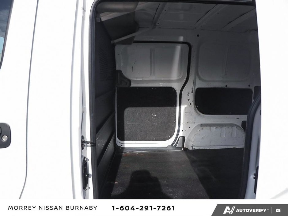2018 Nissan NV200 Compact Cargo S-23
