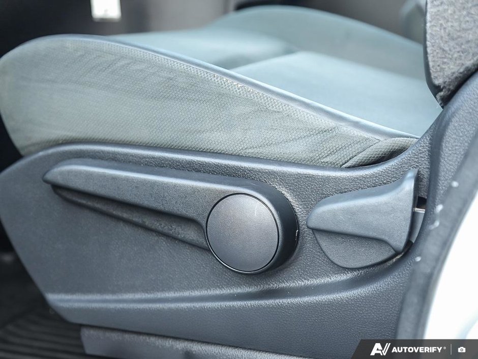 2015 Nissan NV200 SV // NAVIGATION-17