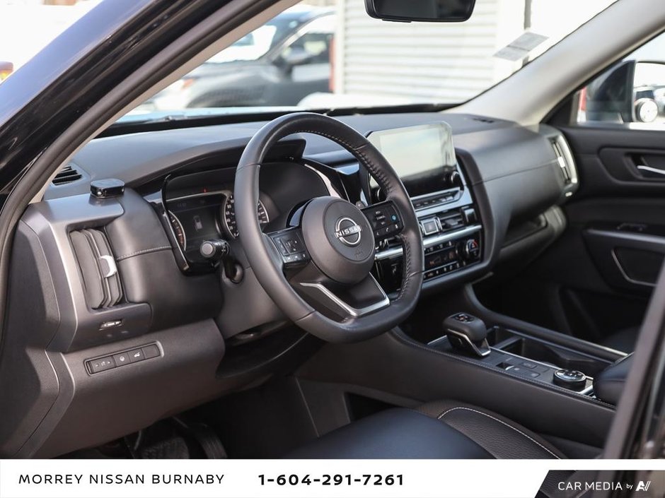 2023 Nissan Pathfinder SL LEATHER + LOW KMS!-13