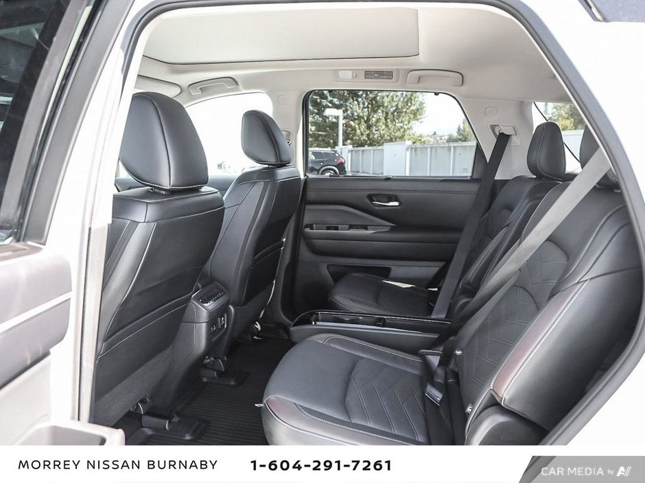 2023 Nissan Pathfinder PLATINUM // TOP MODEL-24