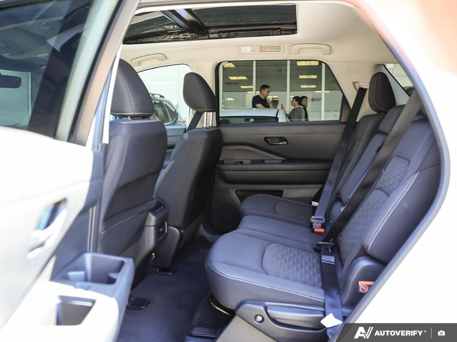 2024 Nissan Pathfinder SV 4X4 // 2.99% FINANCING-16