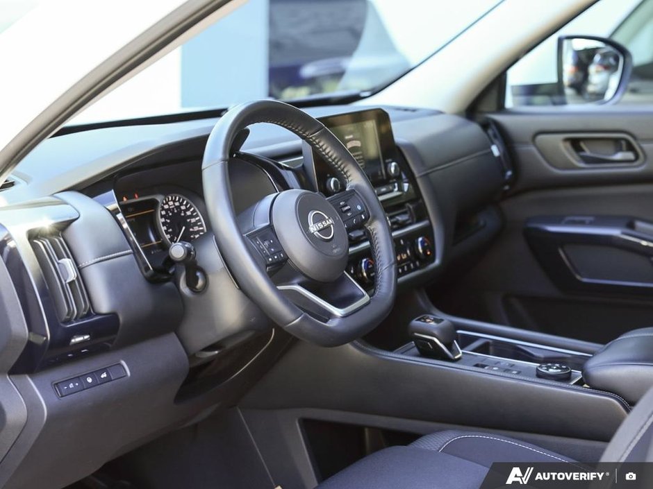 2024 Nissan Pathfinder SV 4X4 // 2.99% FINANCING-5