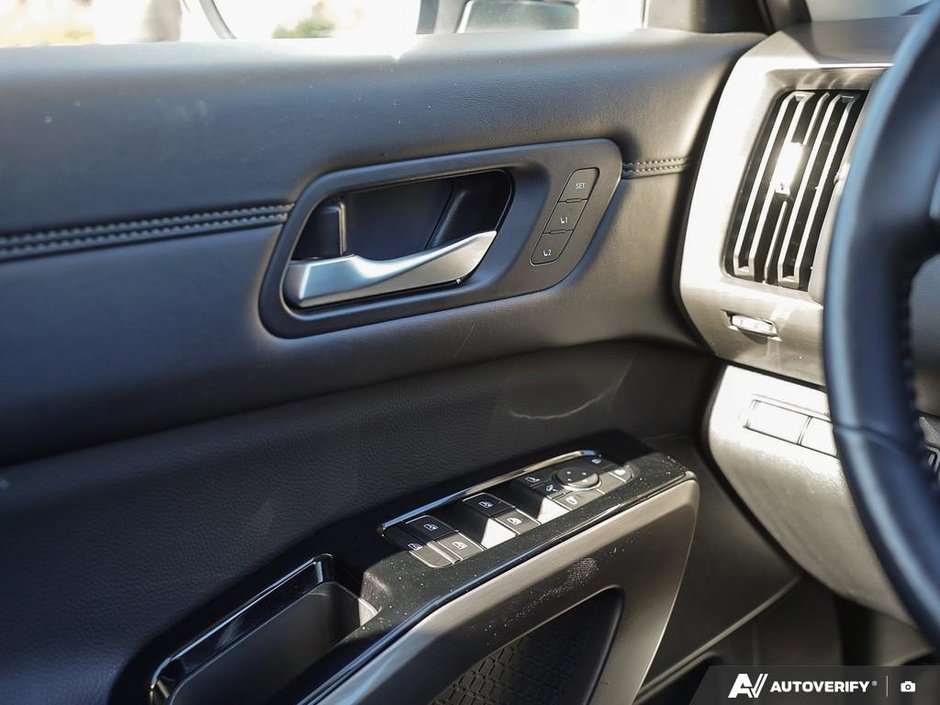 2024 Nissan Pathfinder PLATINUM // 2.99% FINANCING-9