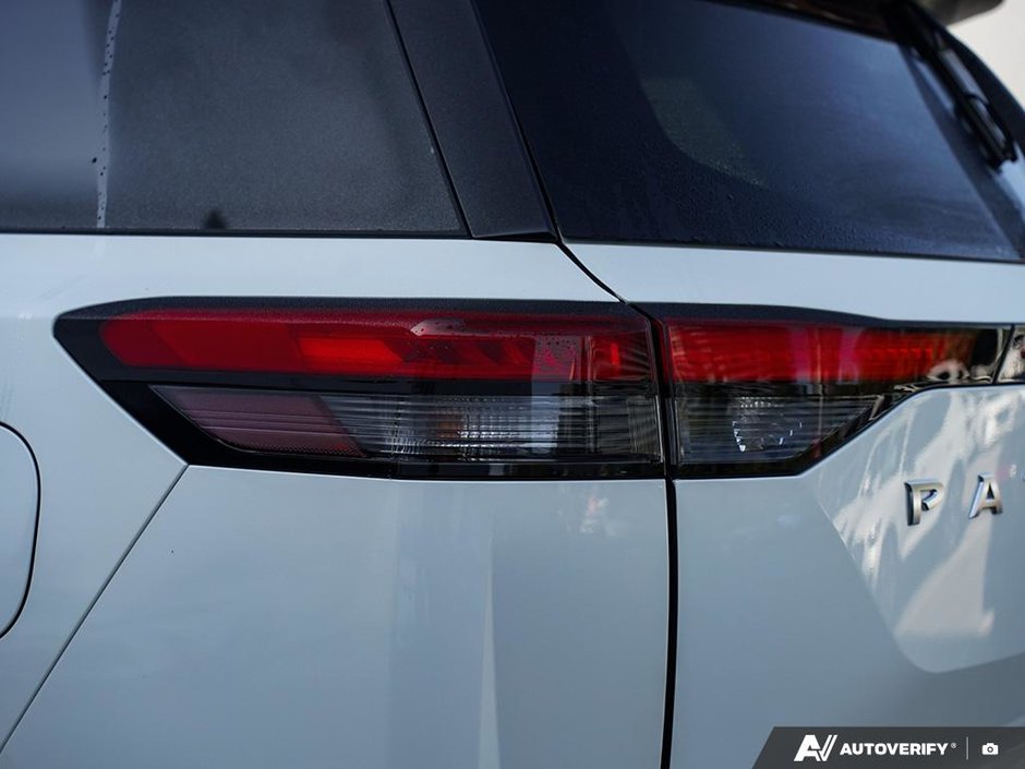 2024 Nissan Pathfinder SL // LEATHER // NAVIGATION-26