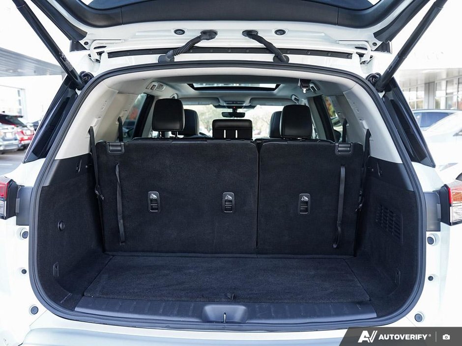 2024 Nissan Pathfinder SL // LEATHER // NAVIGATION-25