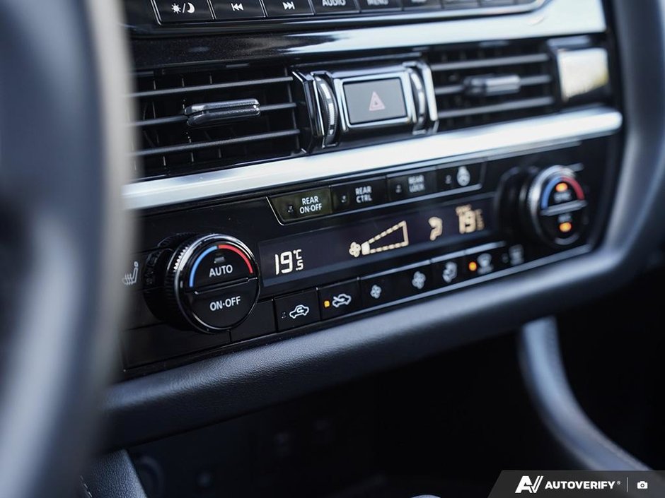 2024 Nissan Pathfinder SL // LEATHER // NAVIGATION-13