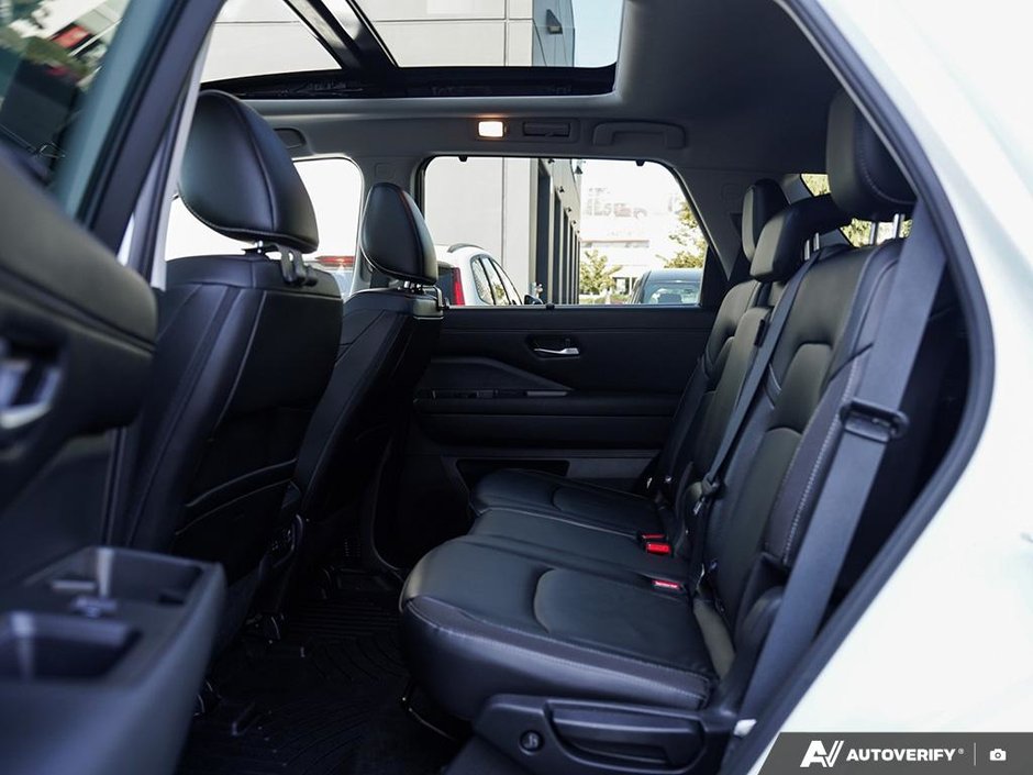 2024 Nissan Pathfinder SL // LEATHER // NAVIGATION-18