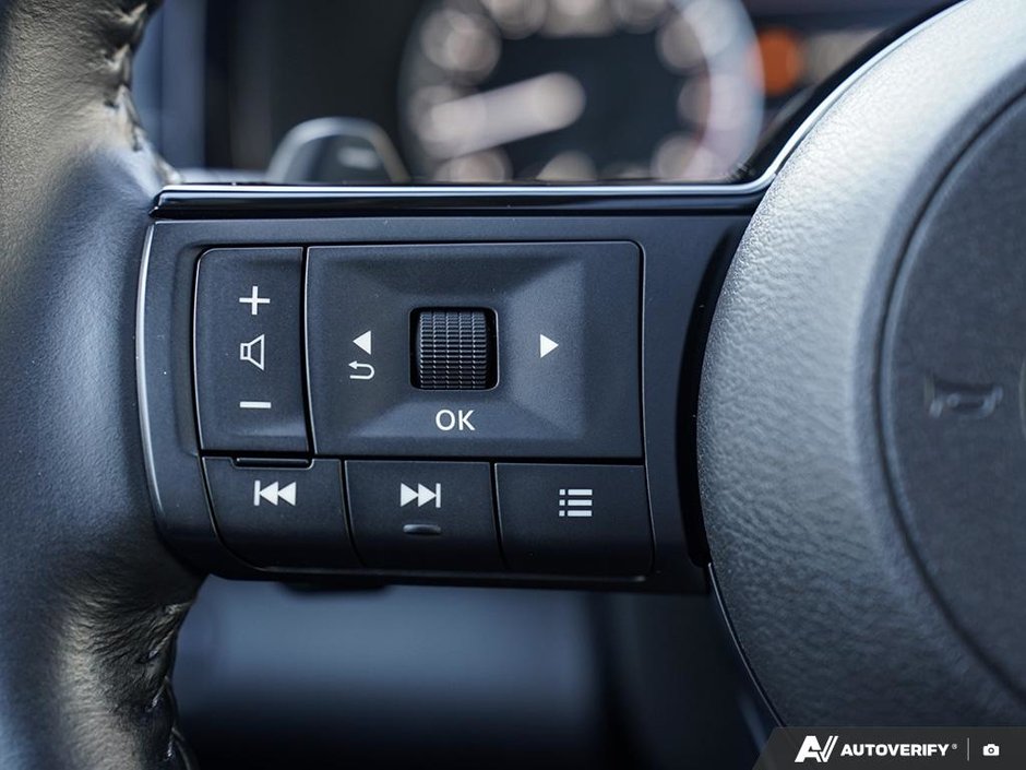 2024 Nissan Pathfinder SL // LEATHER // NAVIGATION-10