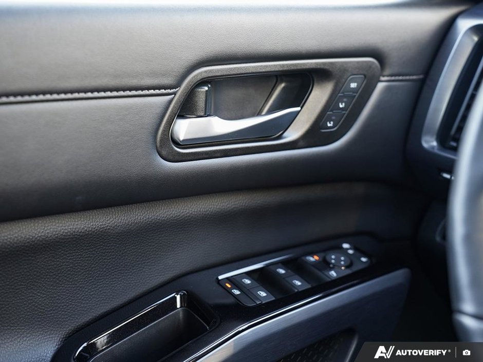 2024 Nissan Pathfinder SL // LEATHER // NAVIGATION-9