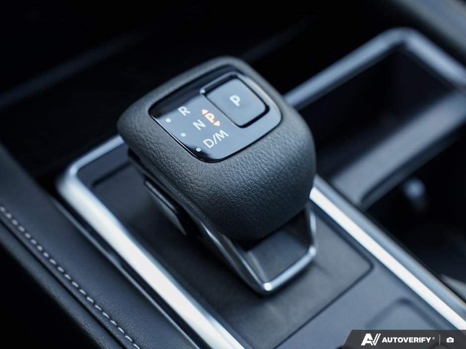 2024 Nissan Pathfinder SL // LEATHER // NAVIGATION-16