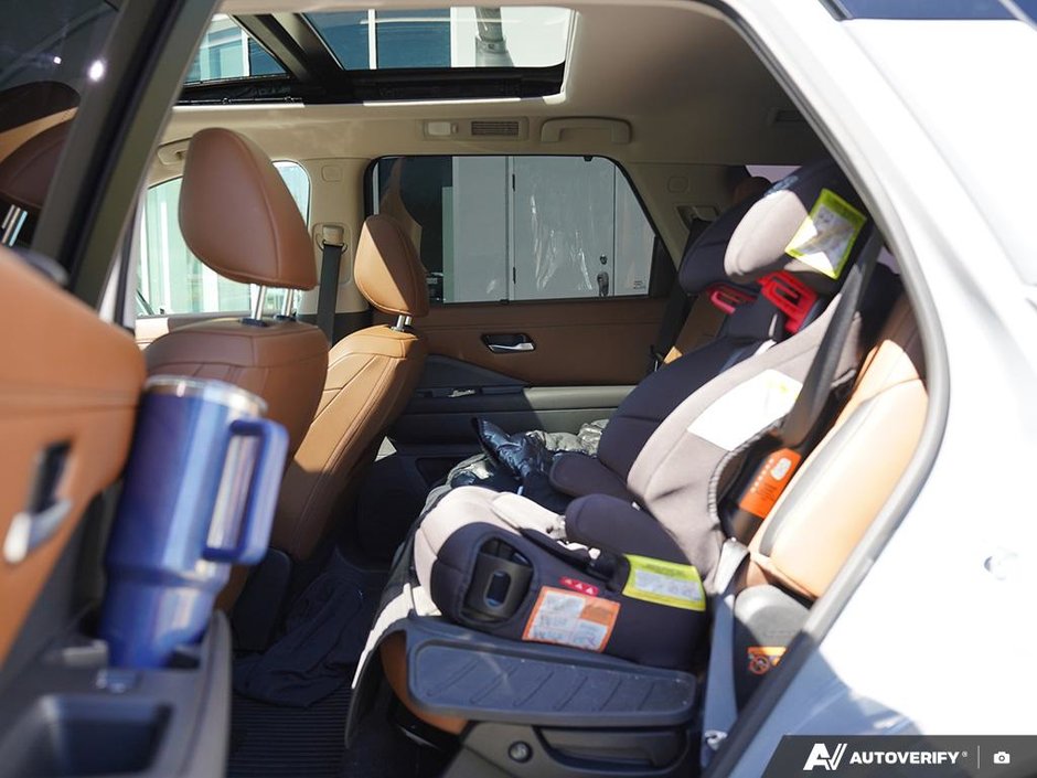 2025 Nissan Pathfinder PLATINUM // MANAGERS DEMO-16