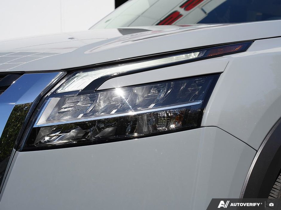 2025 Nissan Pathfinder PLATINUM // MANAGERS DEMO-24