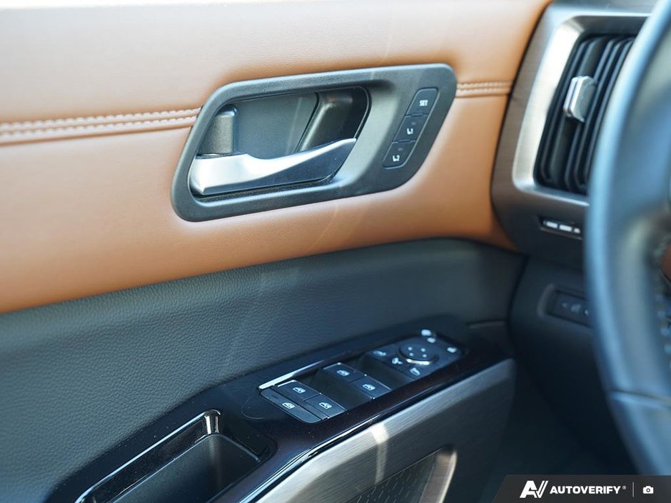 2025 Nissan Pathfinder PLATINUM // MANAGERS DEMO-9