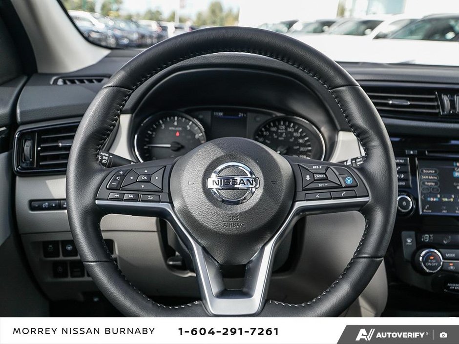 2023 Nissan Qashqai SV AWD // ULTRA LOW KMS-17