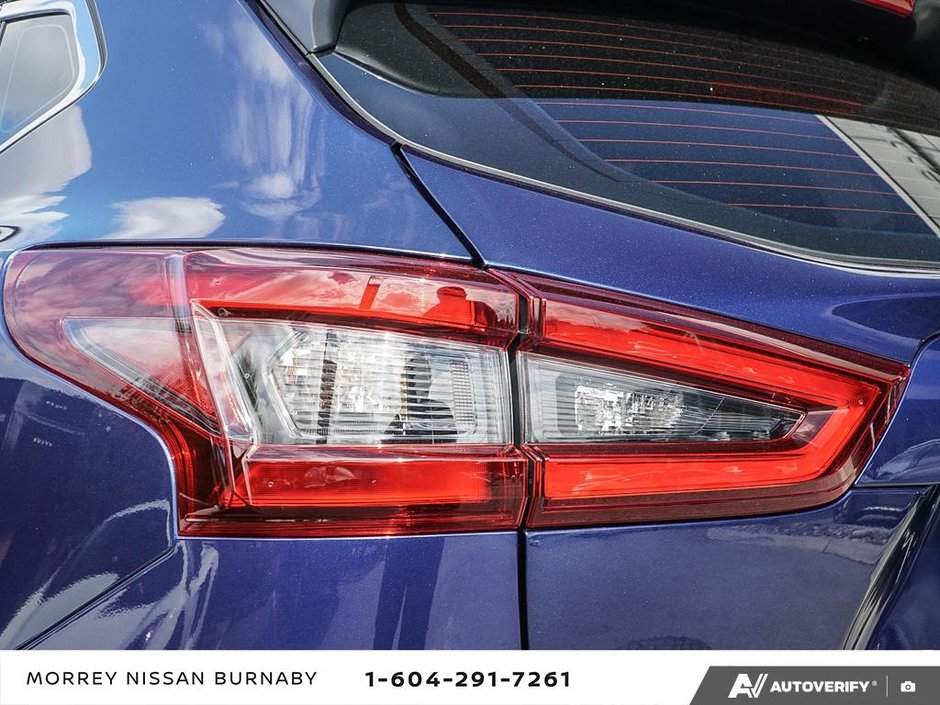 2023 Nissan Qashqai SV AWD // ULTRA LOW KMS-11
