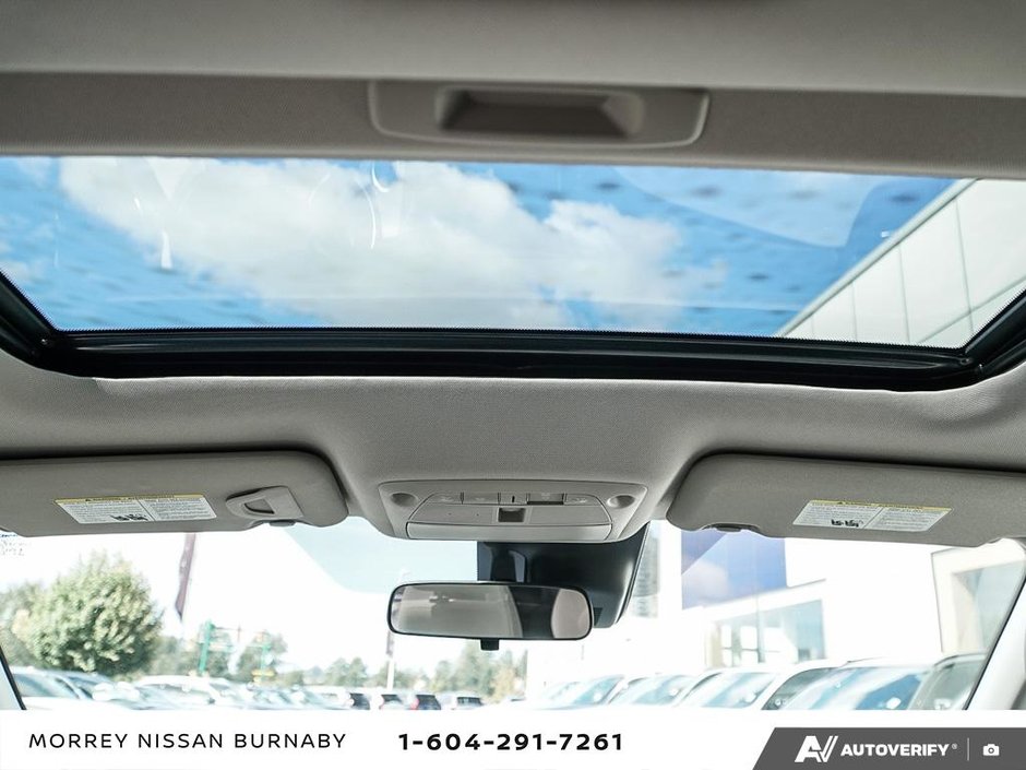2023 Nissan Qashqai SV AWD // ULTRA LOW KMS-14