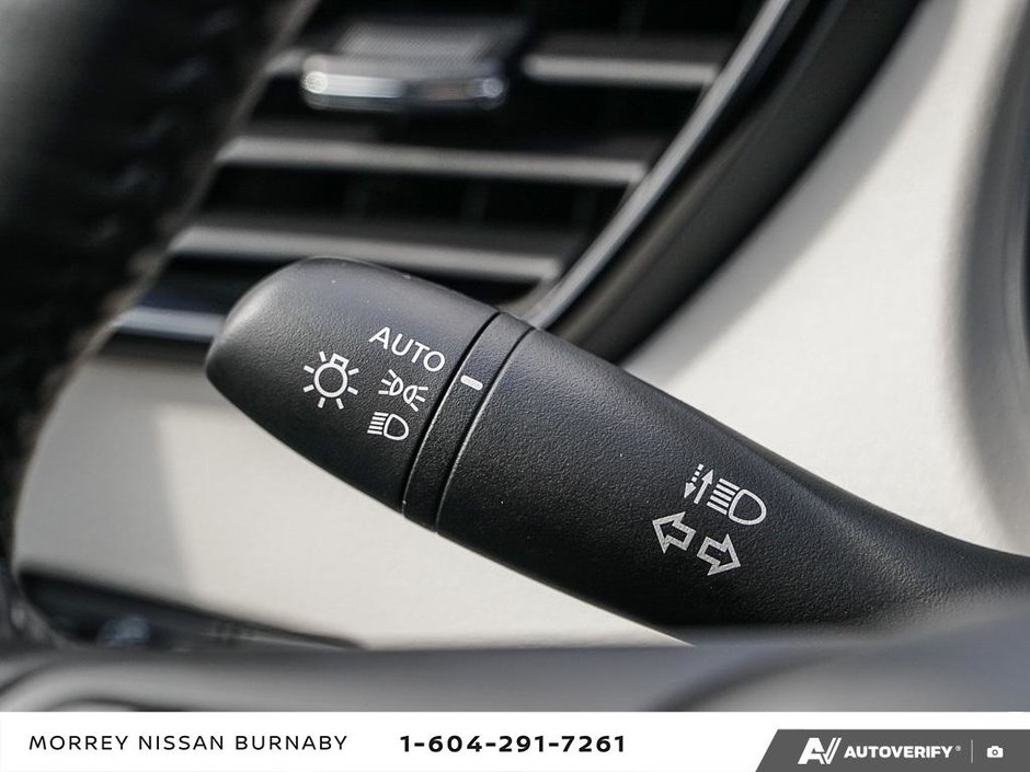 2023 Nissan Qashqai SV AWD // ULTRA LOW KMS-19