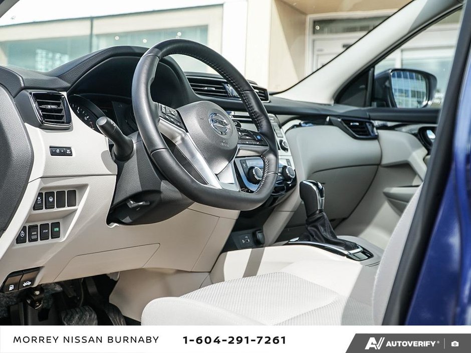 2023 Nissan Qashqai SV AWD // ULTRA LOW KMS-16