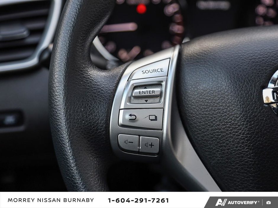 2015 Nissan Rogue SV AWD // SUNROOF-17