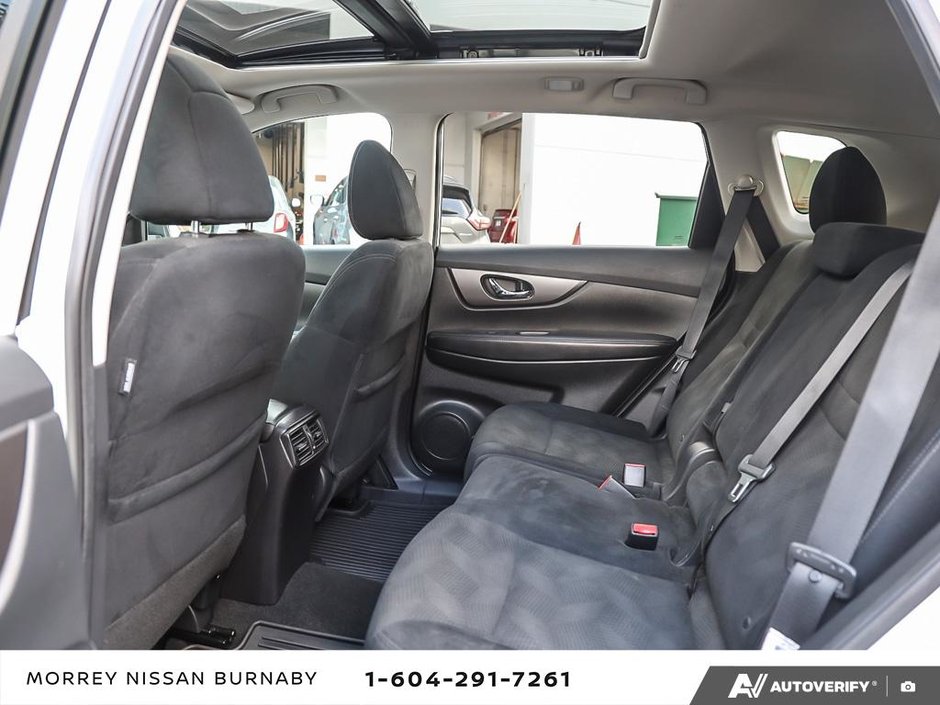 2015 Nissan Rogue SV AWD // SUNROOF-23