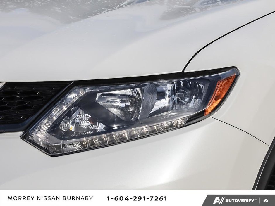 2015 Nissan Rogue SV AWD // SUNROOF-9