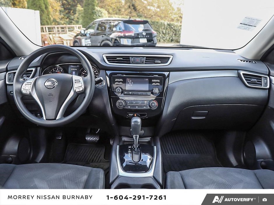 2015 Nissan Rogue SV AWD // SUNROOF-24