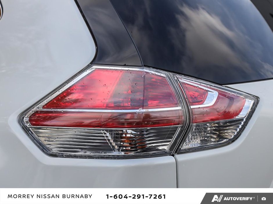 2015 Nissan Rogue SV AWD // SUNROOF-11