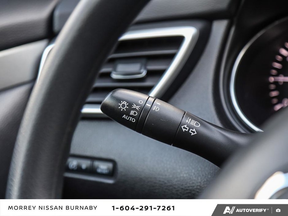 2015 Nissan Rogue SV AWD // SUNROOF-15