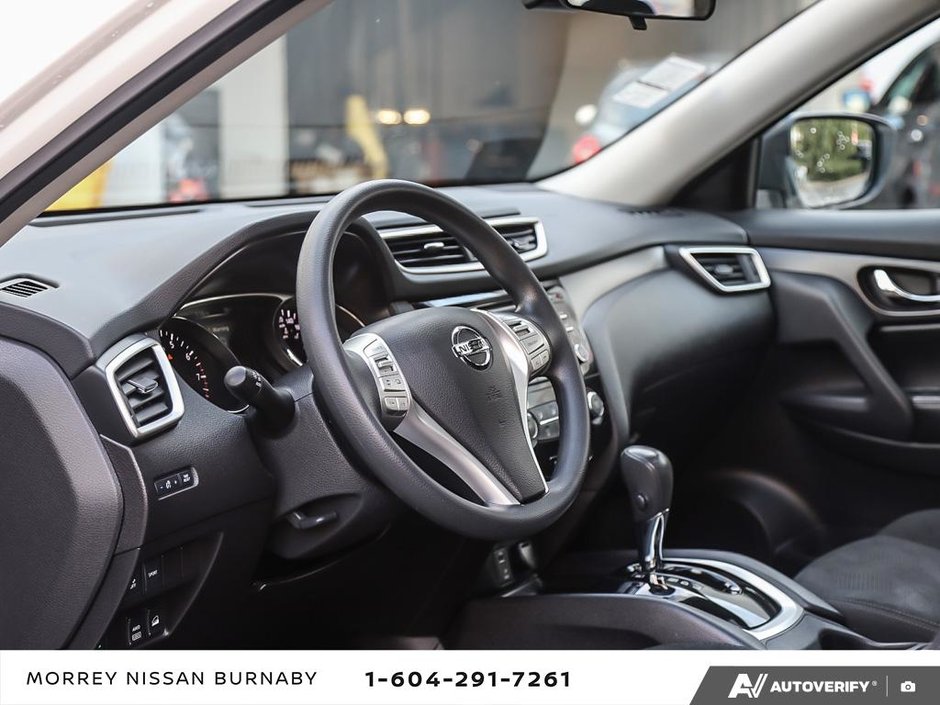 2015 Nissan Rogue SV AWD // SUNROOF-12