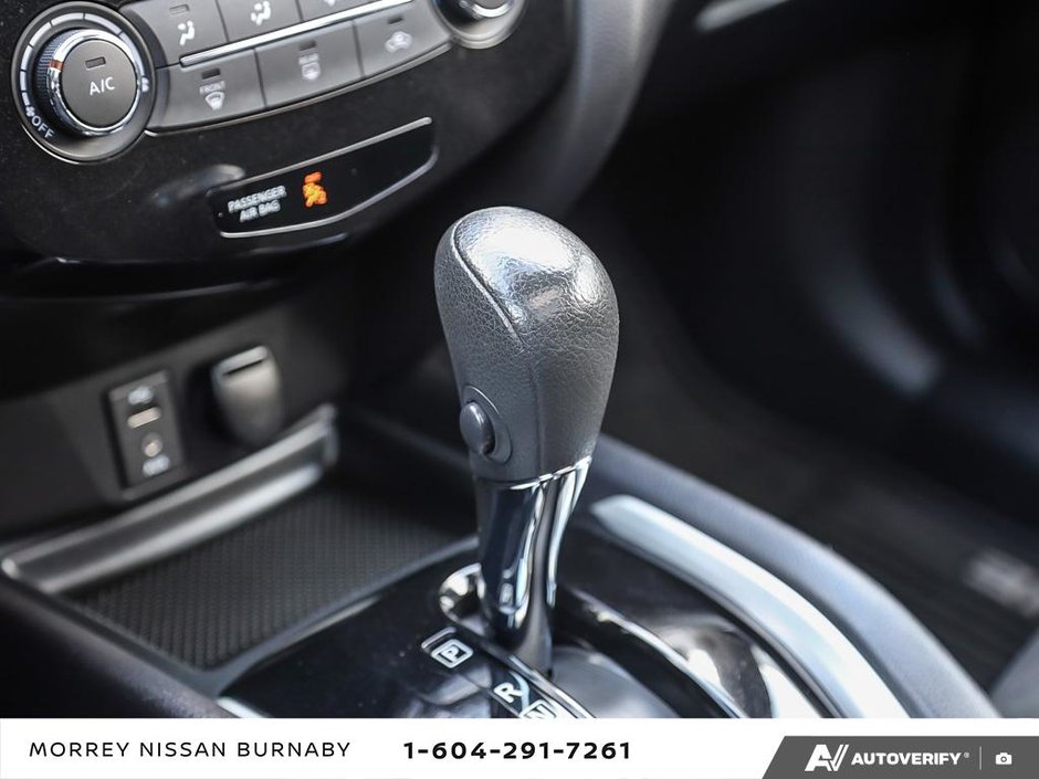 2015 Nissan Rogue SV AWD // SUNROOF-18