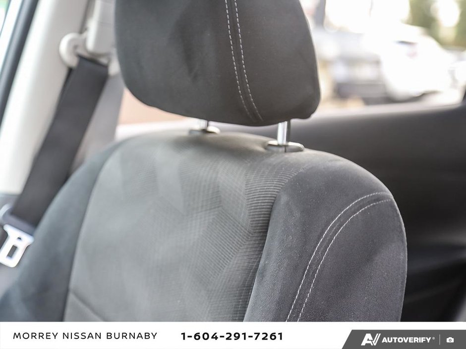 2015 Nissan Rogue SV AWD // SUNROOF-22