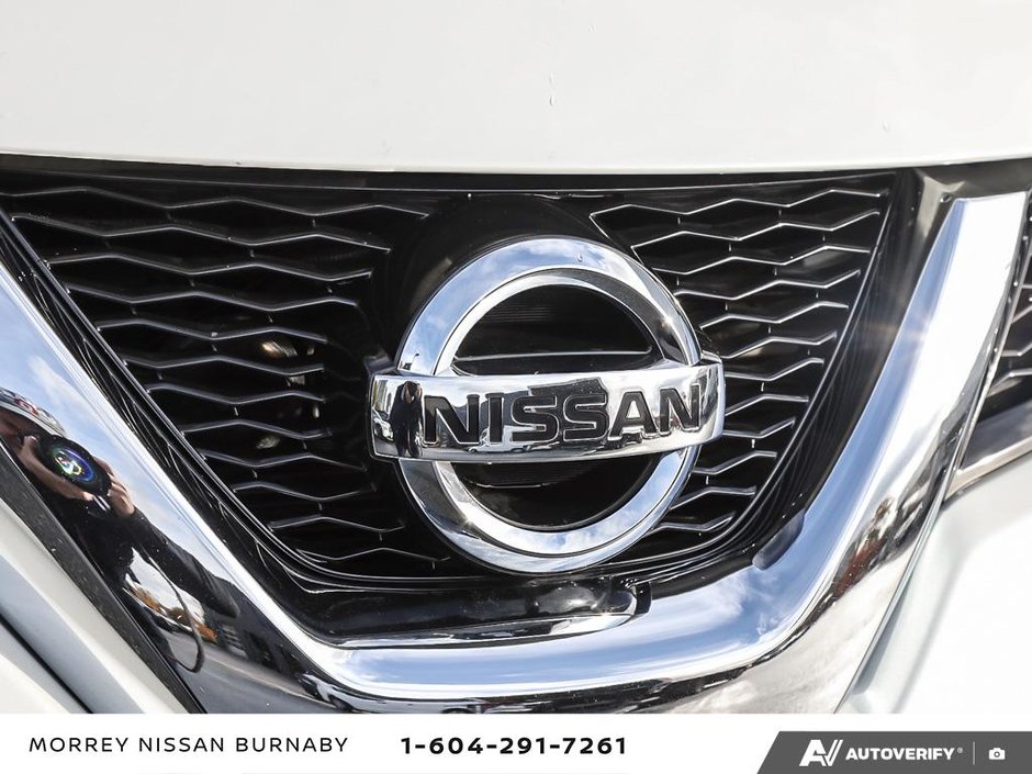 2015 Nissan Rogue SV AWD // SUNROOF-8