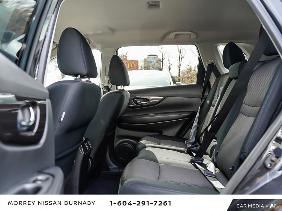 2018 Nissan Rogue SV AWD + NEW BRAKES!-24