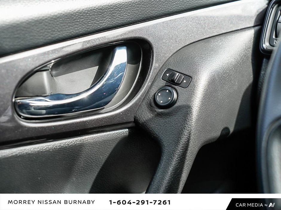 2018 Nissan Rogue SV AWD + NEW BRAKES!-17