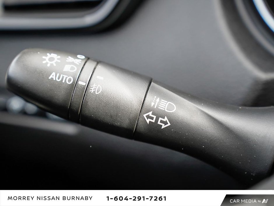 2018 Nissan Rogue SV AWD + NEW BRAKES!-16