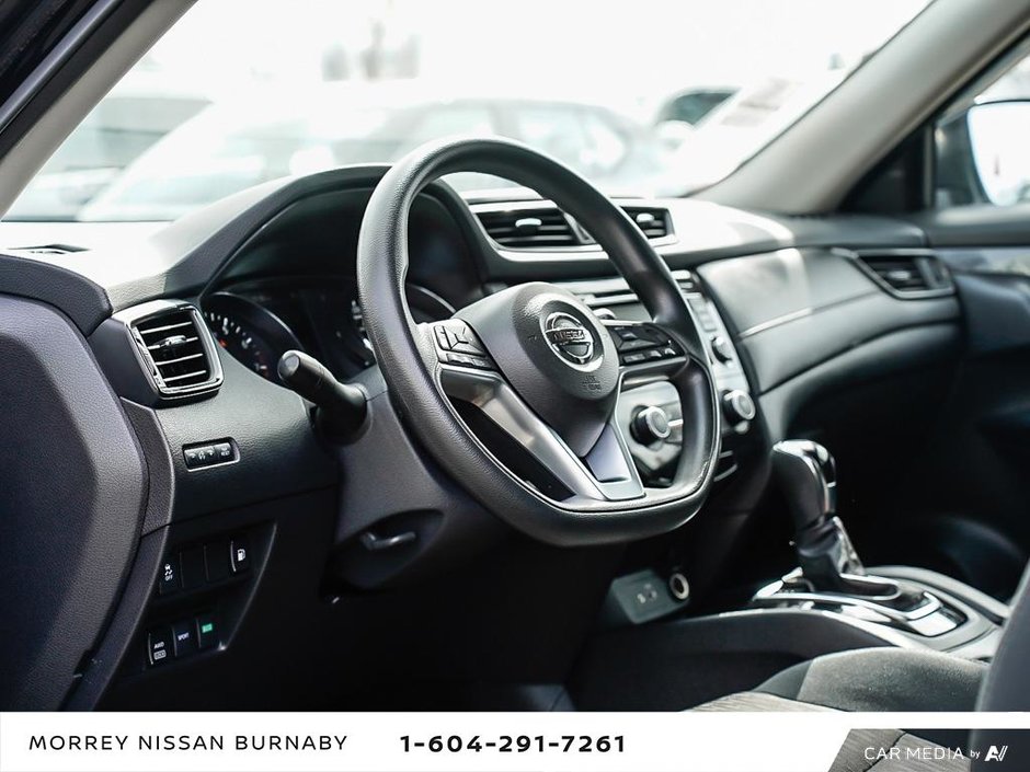 2018 Nissan Rogue SV AWD + NEW BRAKES!-13