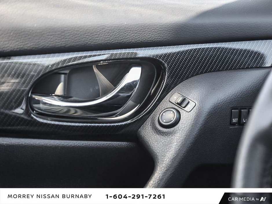 2019 Nissan Rogue SL AWD // LEATHER INTERIOR-16