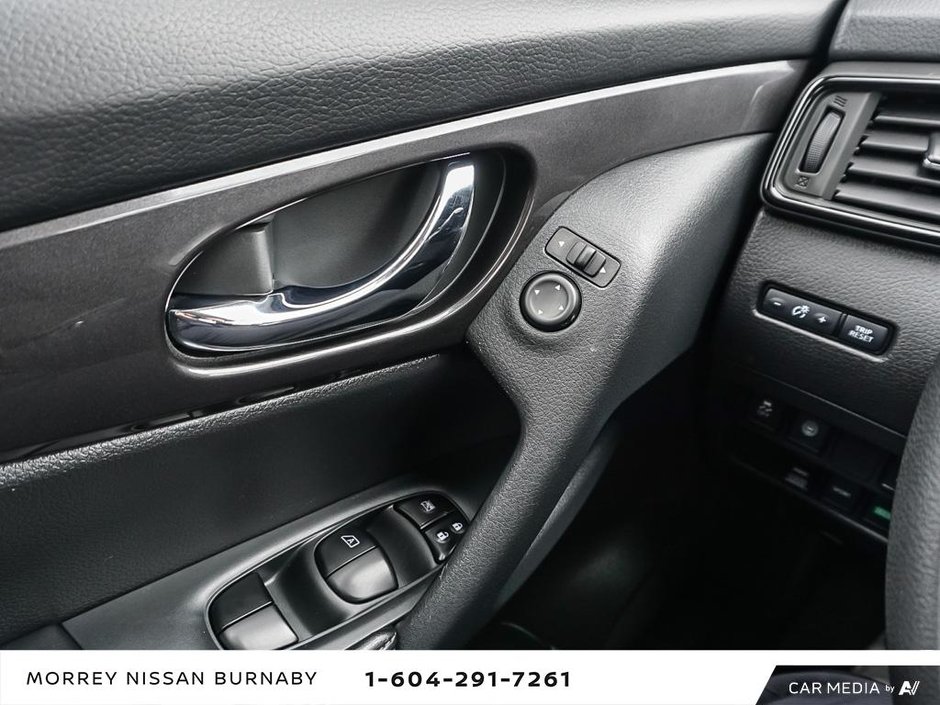 2020 Nissan Rogue SV AWD + NO ACCIDENTS-19