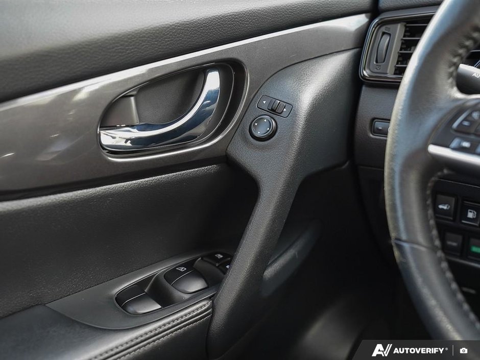 2020 Nissan Rogue SV AWD NAVIGATION-9