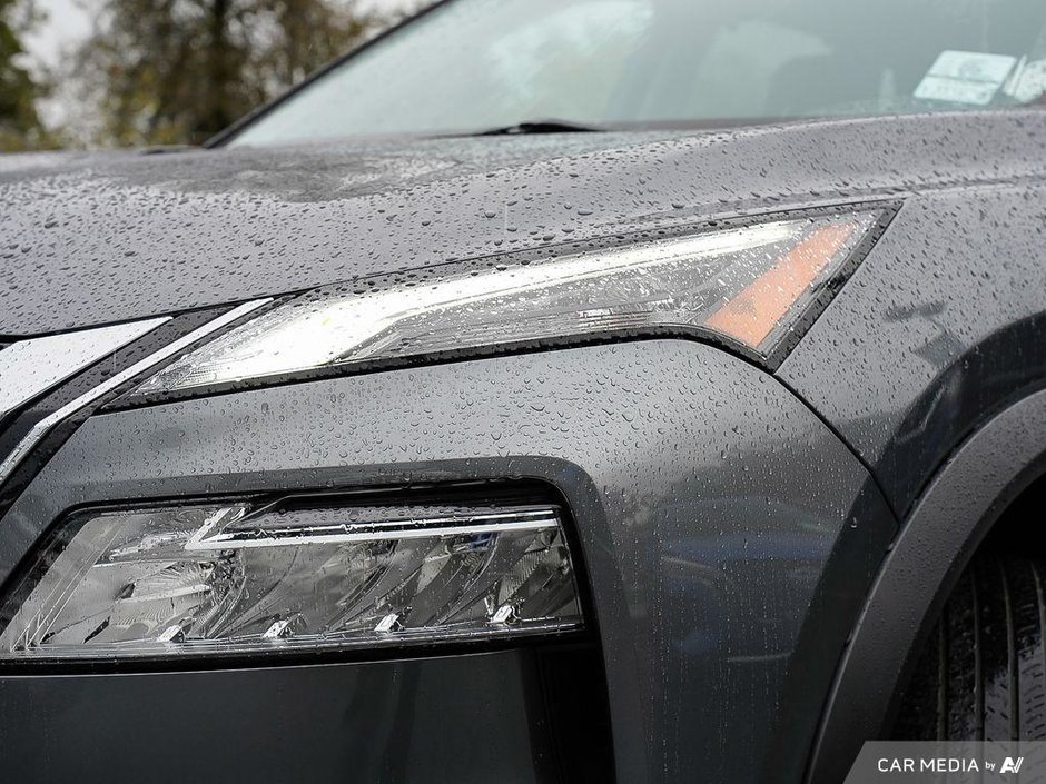 2021 Nissan Rogue SV AWD + LOW KMS-24