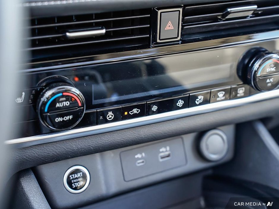 2021 Nissan Rogue SV AWD + SUNROOF-12