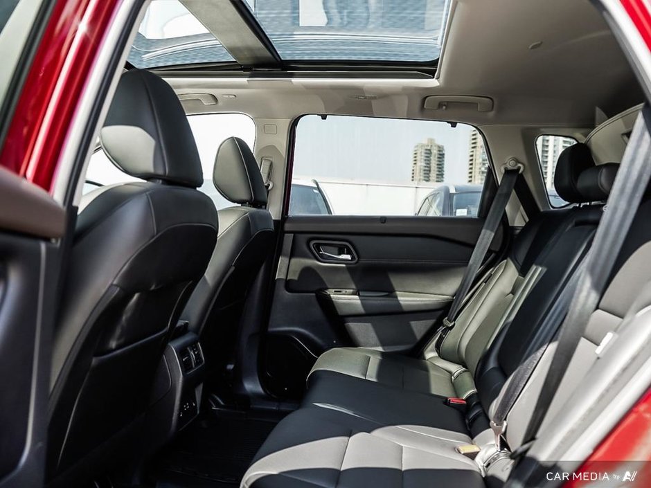2022 Nissan Rogue SV AWD + ULTRA LOW KMS-16