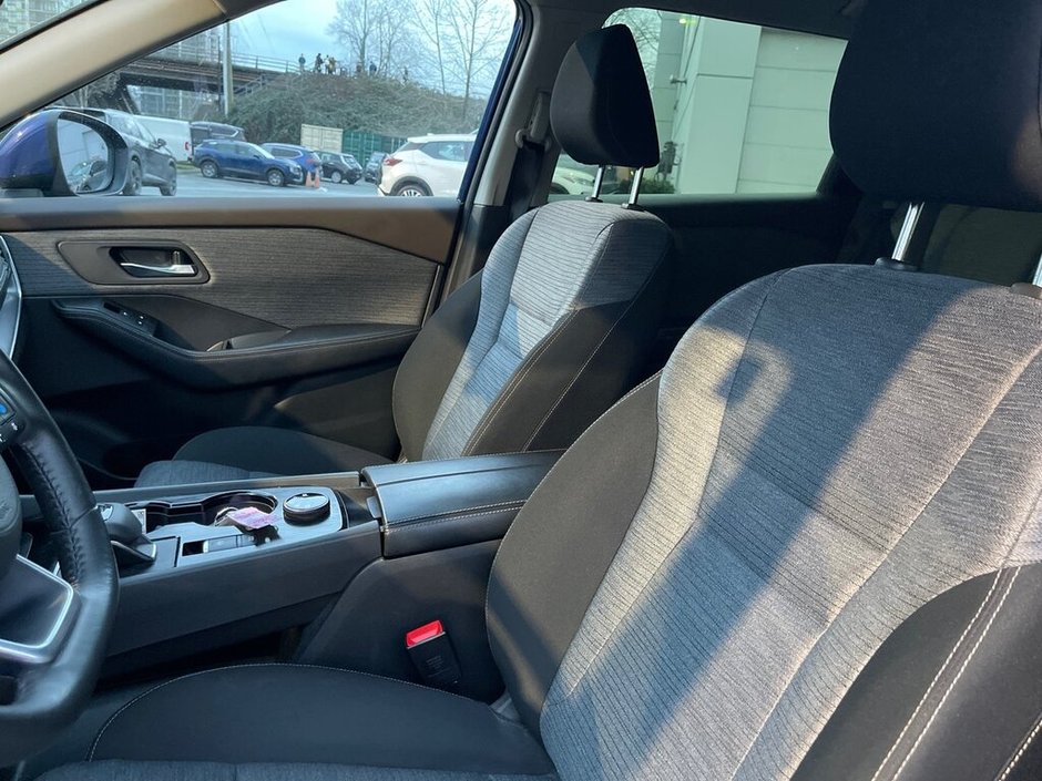 2023 Nissan Rogue SV Moonroof-3