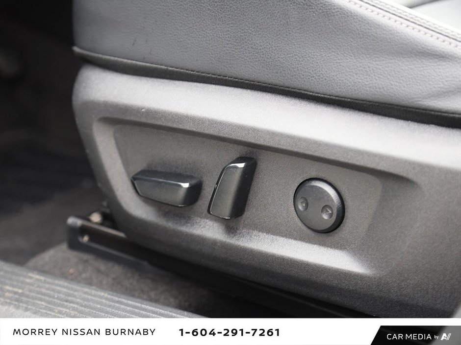 2023 Nissan Rogue SL AWD + LEATHER NAVIGATION-26