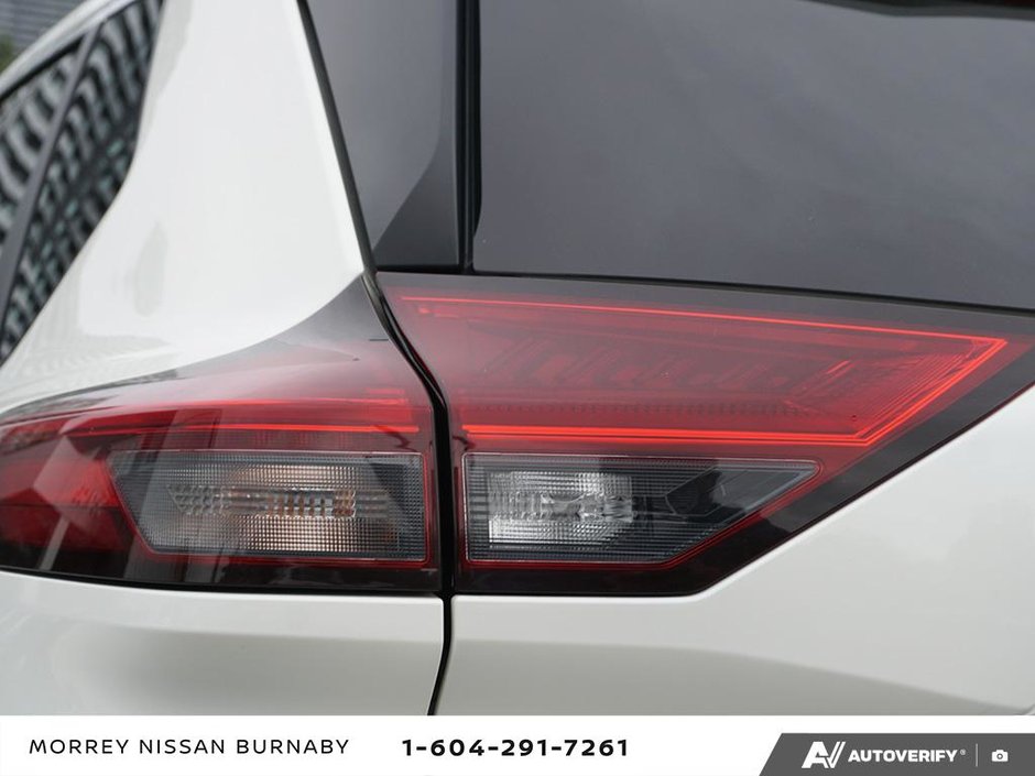 2023 Nissan Rogue SV AWD // MOONROOF-11